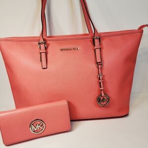 Michael Kors Coral Pink Saffiano Leather Large Jet Set Travel Tote With Mat